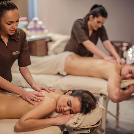 דוברובניק Royal Princess Hotel מראה חיצוני תמונה Massage therapists working in a spa