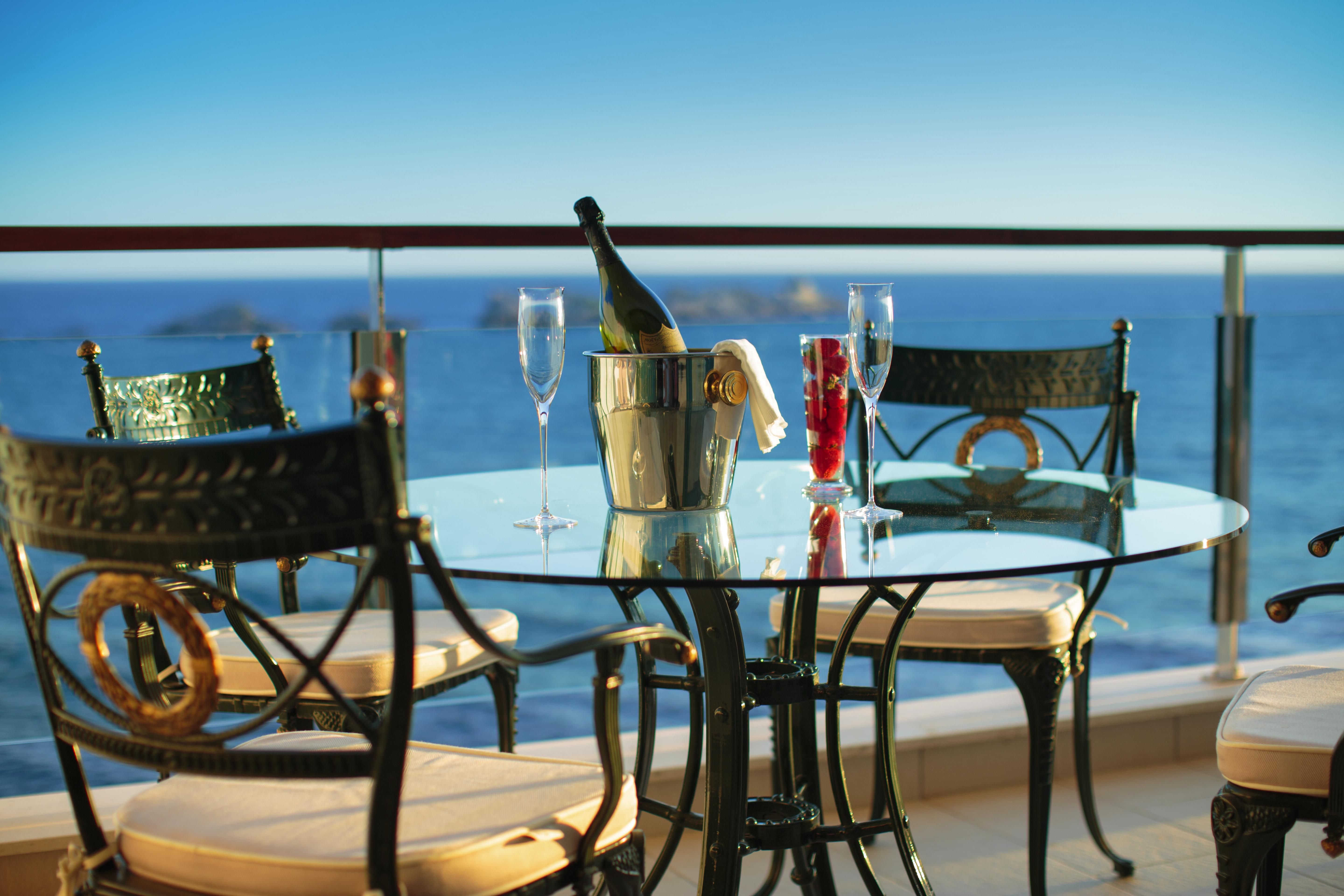 דוברובניק Royal Princess Hotel מראה חיצוני תמונה A balcony at the hotel