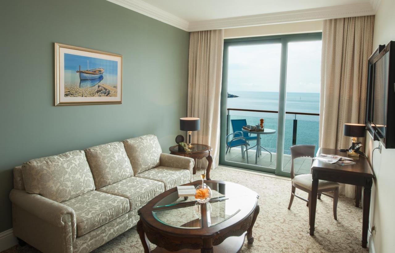 דוברובניק Royal Princess Hotel מראה חיצוני תמונה A suite at the Hilton Athens