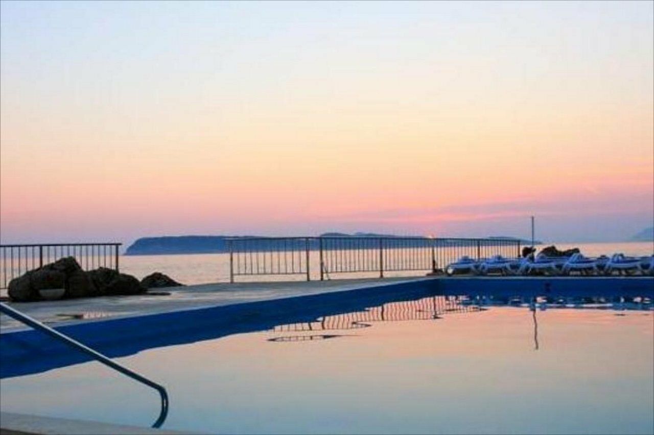 דוברובניק Royal Princess Hotel מראה חיצוני תמונה Sunset at the port of Rafina